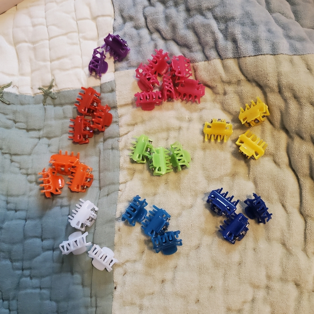 A bunch of little hair claw clips